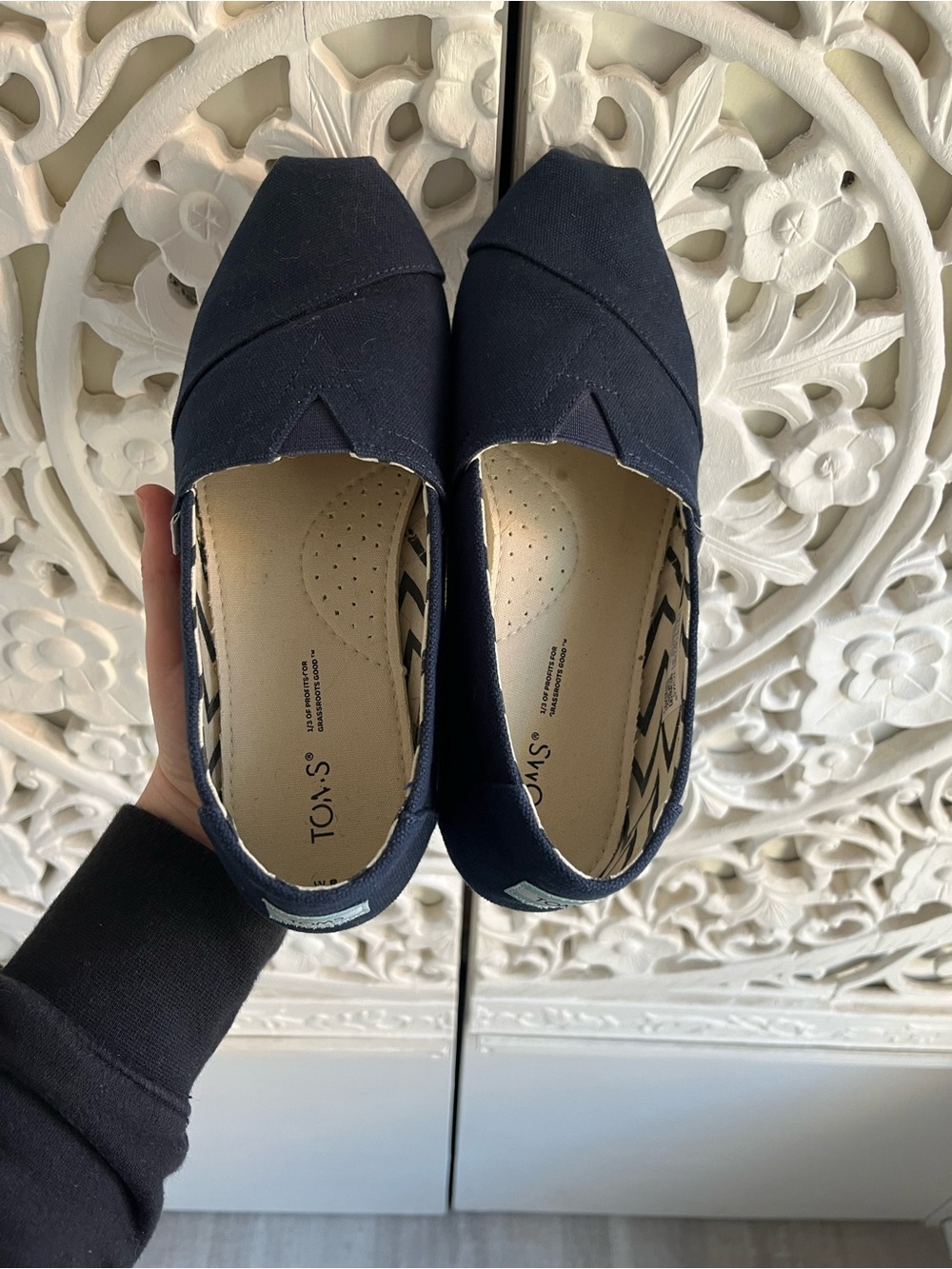 TOMS Classic Navy Canvas Slip On Flats Shoes Women’s 8